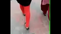 Молодая брюнетка в красном костюме амура дала в попку вскоре после минетика